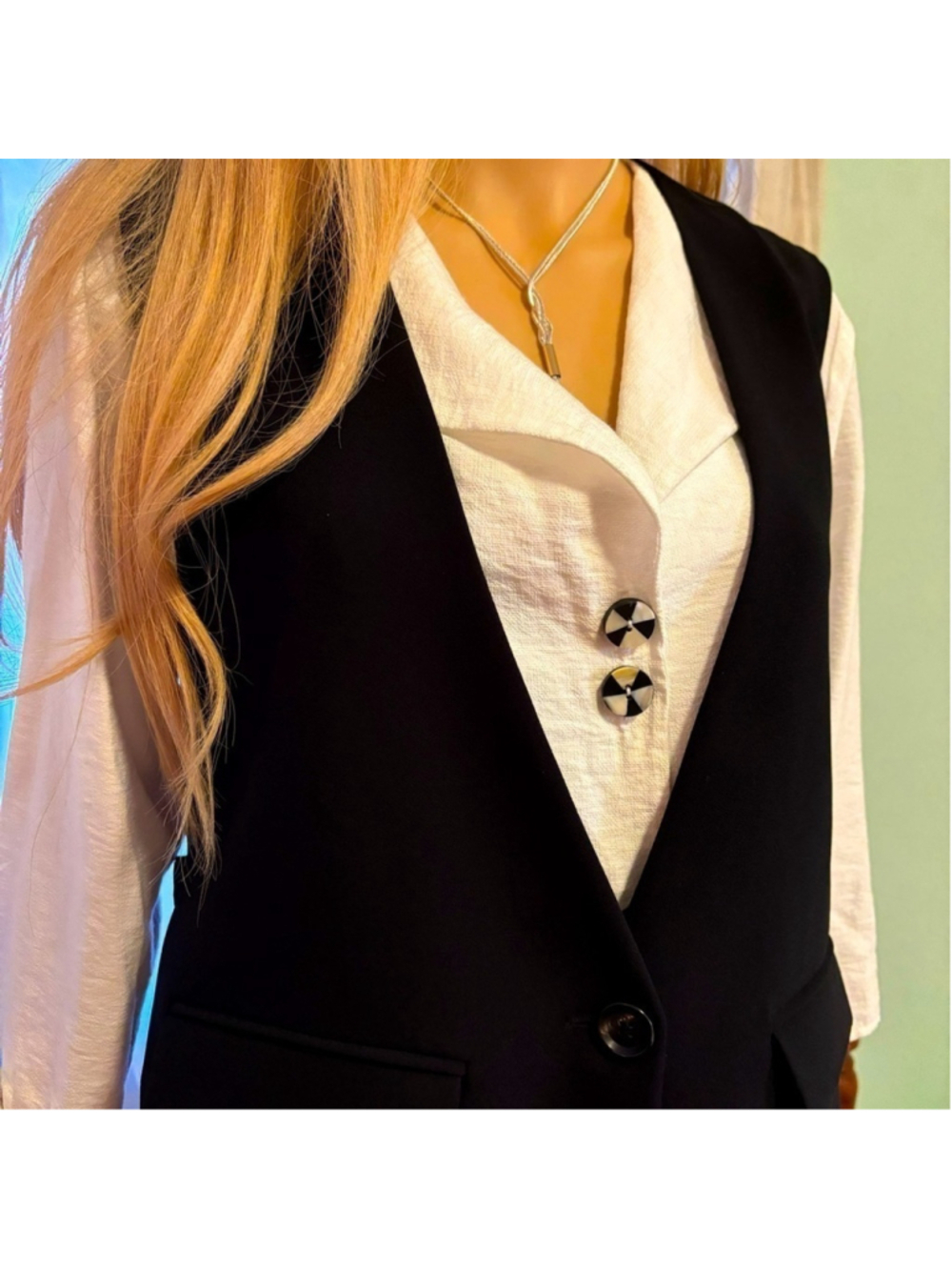 JONES NEW YORK BLACK FIGURE FLATTERING VEST OPEN SIDES IN EXCELLENT CONDITION